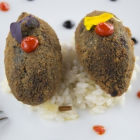 Croquetas de Chipirón a la Tinta con Piquillo y Arroz Pilaf