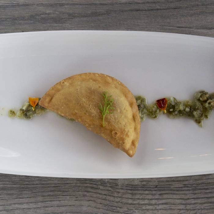 Empanadillas de Atún con Picada de Encurtidos