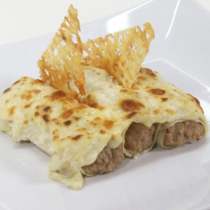 Canelones de Carne con bechamel de boletus y queso manchego