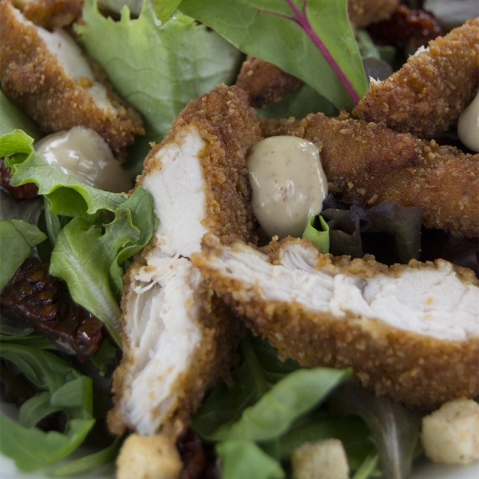 Ensalada César con Solomillo de Pollo Marinado