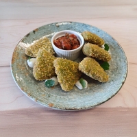 Nachos Guacamole con salsa mexicana y crema agria