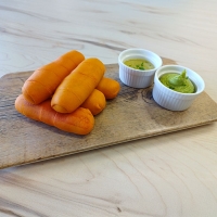 Tequenhos inferno com guacamole e molho de ananás