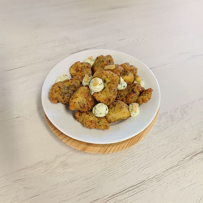 Crunchy al Ajillo con alioli de perejil